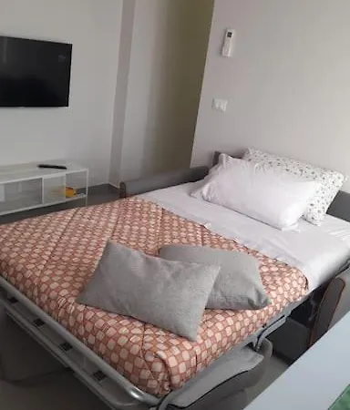 Civico 84 מודנה